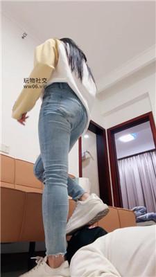 【妮蔻】牛仔裤坐脸-白短袜深喉 JS250210-8