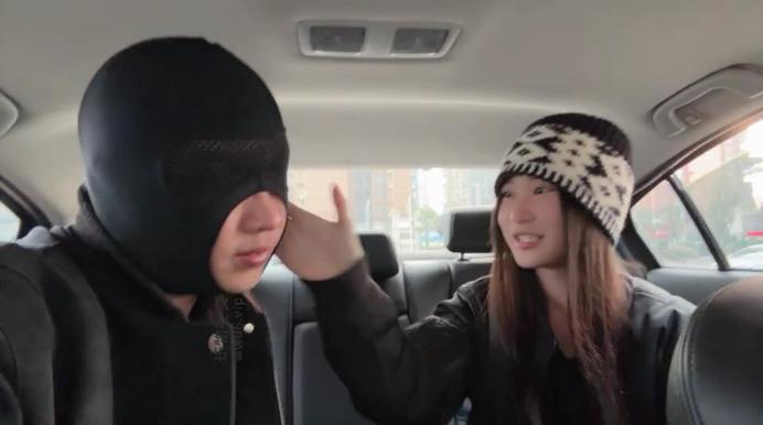 【素人挖掘机】开发路人小姐姐车内调 JS250211-34