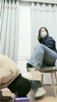 【樊樊】藤条威胁舔小白鞋白袜 JS250302-30