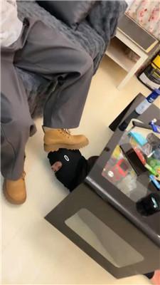 【Da猫】素人S-马丁靴踩/脚喂食【双视角版】 JS250302-21