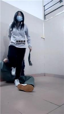 【奇了怪了】运动鞋白袜踢踹踩踏 JS250310-2