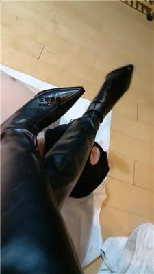 【车厘子】重度长靴踩踏地毯奴 bf51235