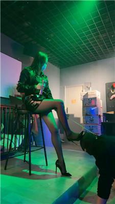 【三千女王】多S-圈内酒吧轮流处刑 bf51425