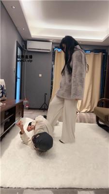 【猴歌】黑棉袜踩踏气味辱 JS250331-18