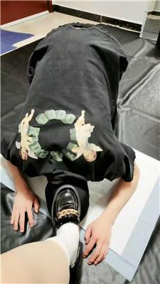 【苏可儿】下跪皮鞋白袜臭脚丫舔 JS250411-12