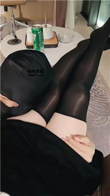 【喵喵】抱着美腿发骚-涂鸦羞辱 JS250414-31