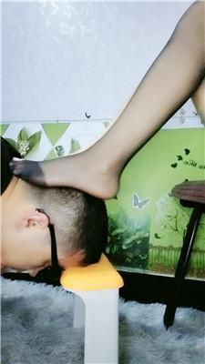 【女主桃子】黑丝玉足恋足狂舔 JS250505-5