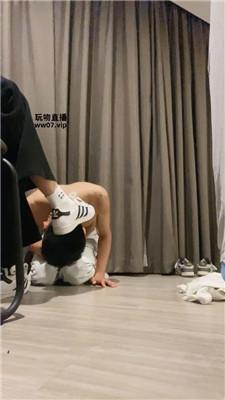 【姜】贝壳头白棉袜脚下喂食 JS250511-11