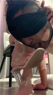 【丝雯】近距离舔脏鞋玉足 JS250513-33