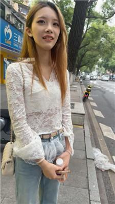 【素人挖掘机】小姐姐脏鞋白袜车内调 JS250525-32