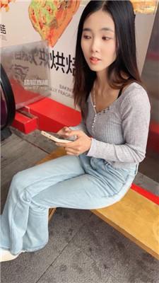 【素人抽水机】开发邻家小女孩白袜踩 JS250527-27