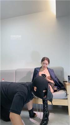 【牙乖乖】高跟长靴黑丝踩贱奴 bf54956