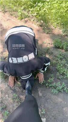 【77夫妻】户外玩虐跟踪狂 JS250708-11