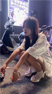 【素人挖掘机】学生主-脏臭白袜羞辱我 bf55489