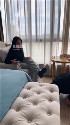 【挽秋情侣】绿帽狗喜欢舔脏鞋臭脚丫 bf55789