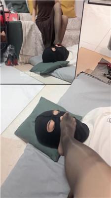 【莱恩】黑丝高跟美腿虐地毯奴 JS250731-33