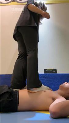 【王哥】健身女神脏鞋踩地毯奴 JS250811-6