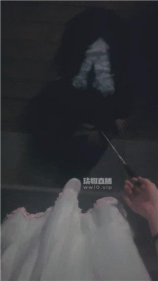 【女神mio】户外遛狗-嘴叼白袜 JS250815-8