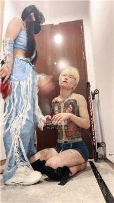 【南月女神】吊绑小黄毛重度鞭打 JS250826-30