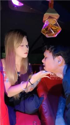 【煎饼狗子】开发陪酒小妹车内白袜调 JS250901-17