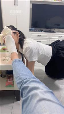 【宇王】喜欢臭脚丫的母狗 JS250918-32