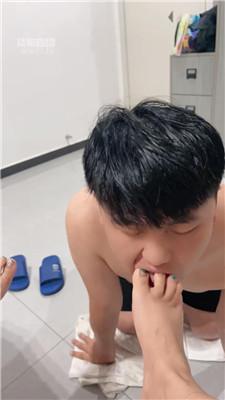 【情侣s】奶狗臭脚丫狂舔 JS251004-19