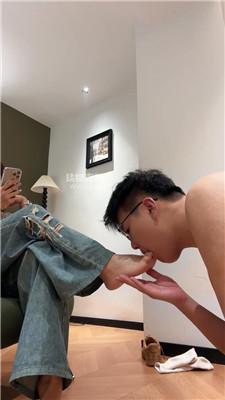 【子熙大人】对嘴喂食-臭脚丫狂舔 JS251008-2