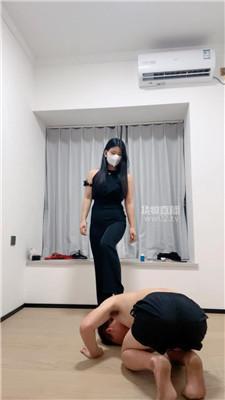 【莎莎】挑战鞭打滴蜡耳光不停【双视角版】 JS251017-24