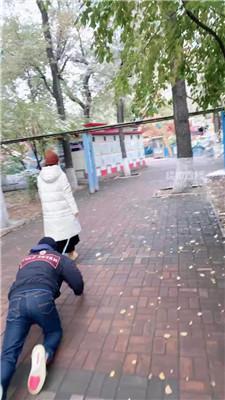 【哈姐】户外游乐园遛狗 JS251020-11