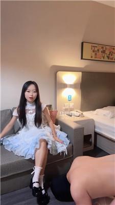 【太原海棠Sama】调教素人贱狗脚踩食物喂食 JS251024-15