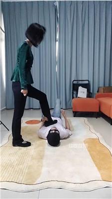 【野玫瑰】坐脸腿绞窒息-踩踏 bf58828