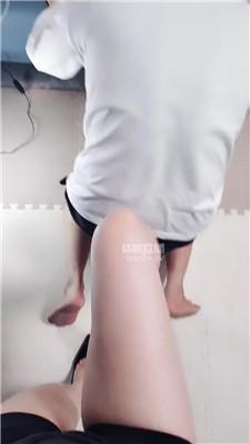 【灵竹】高跟踩-玉足狂舔 JS251101-23