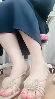 【拽拽】裸足早些羞辱    251115-30