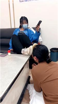 【澄珞依】强迫舔脏鞋底-踢裆脚插嘴 JS251220-1