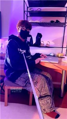 【琪琪女王殿下】双S-反绑滴蜡高跟踩【双视角版】 JS251227-1