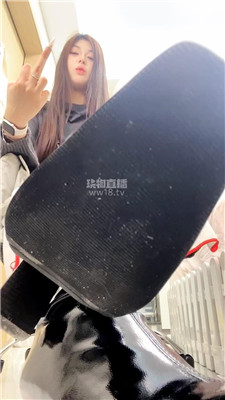 【小懿】巨大娘gts白袜靴子裸足    260109-32