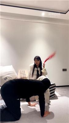 【武汉土匪】散鞭狠抽强迫舔jio bf60707