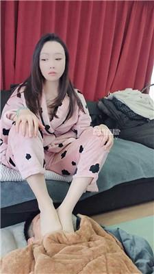 【咩祖】居家看电视踩踏狗 JS260123-15