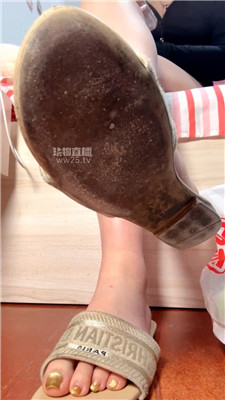 【咬猫】脏鞋踩死阳伟鞋刷    260314-12